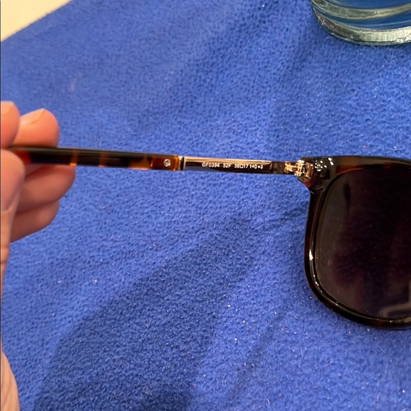 Guess Brown Tortoise and Gold Sunglasses with Vinyl Drawstring Guess Pouch 1-259 - Picture 14 of 16